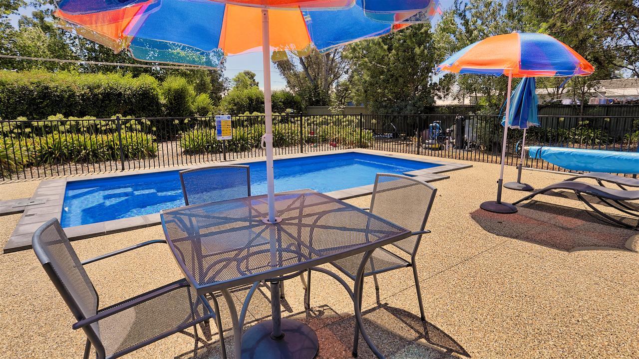 Castle Creek Motel Euroa Buitenkant foto