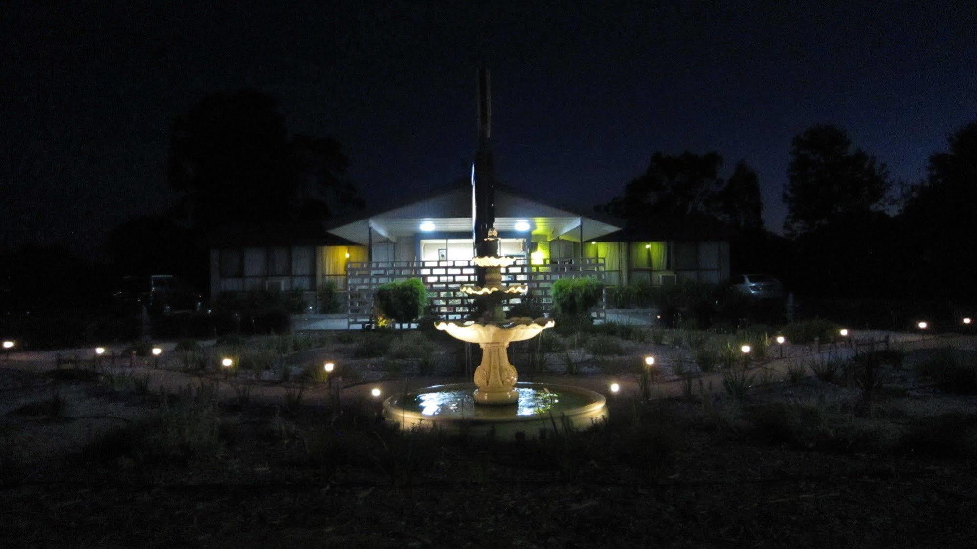 Castle Creek Motel Euroa Buitenkant foto