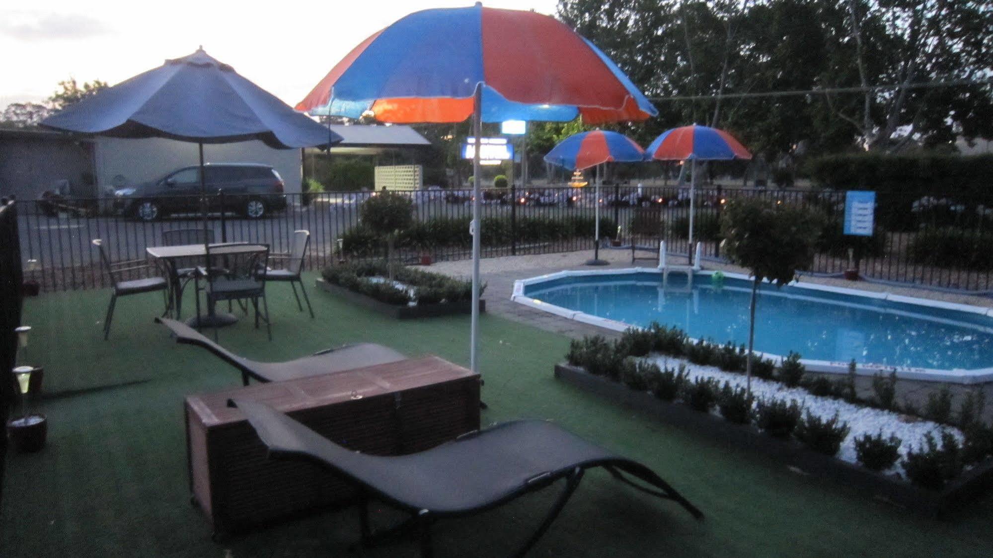 Castle Creek Motel Euroa Buitenkant foto
