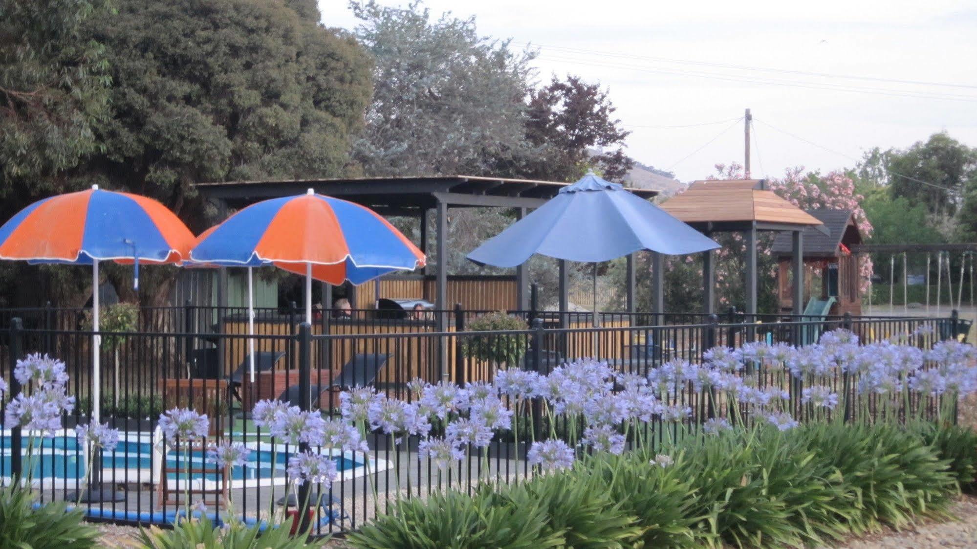 Castle Creek Motel Euroa Buitenkant foto